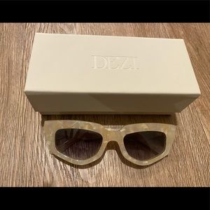 Dezi On Read Sunglasses in limestone/smoke faded